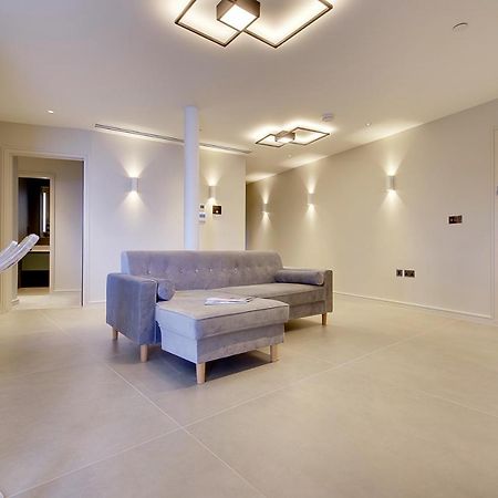 Ferienwohnung Luxury 3 Bed Flat With Large Terrace, Sea Views And Hot Tub Canford Cliffs Exterior foto