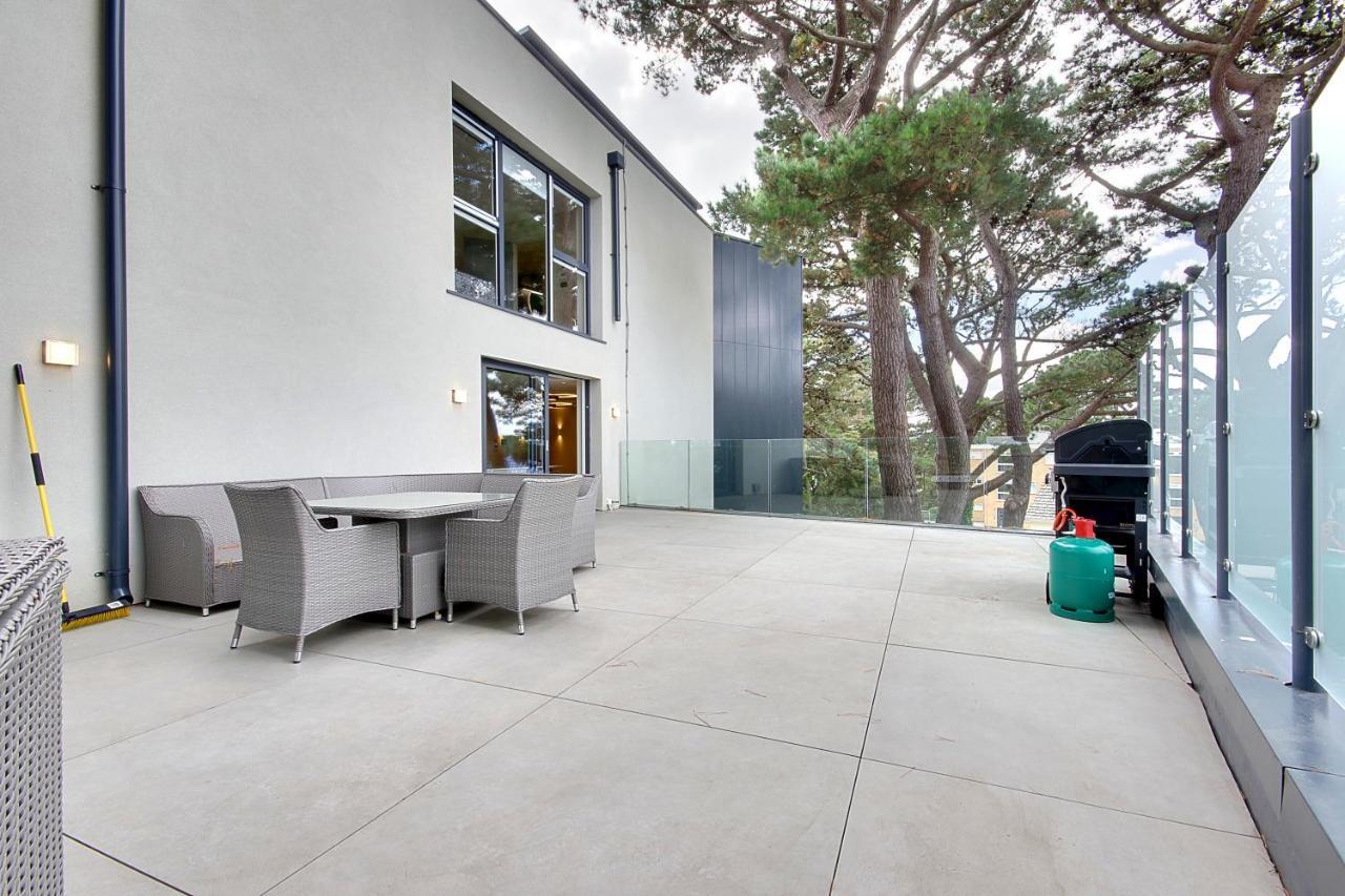 Ferienwohnung Luxury 3 Bed Flat With Large Terrace, Sea Views And Hot Tub Canford Cliffs Exterior foto