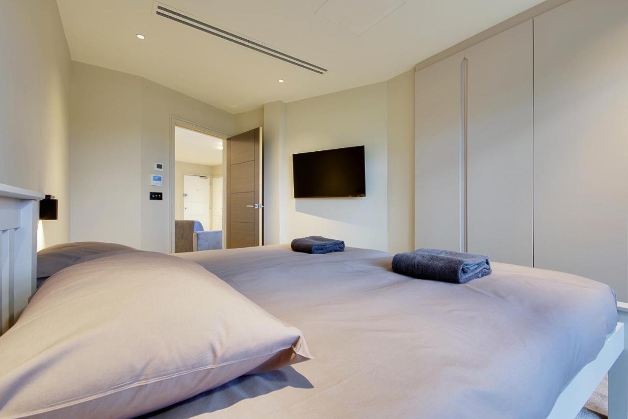 Ferienwohnung Luxury 3 Bed Flat With Large Terrace, Sea Views And Hot Tub Canford Cliffs Exterior foto