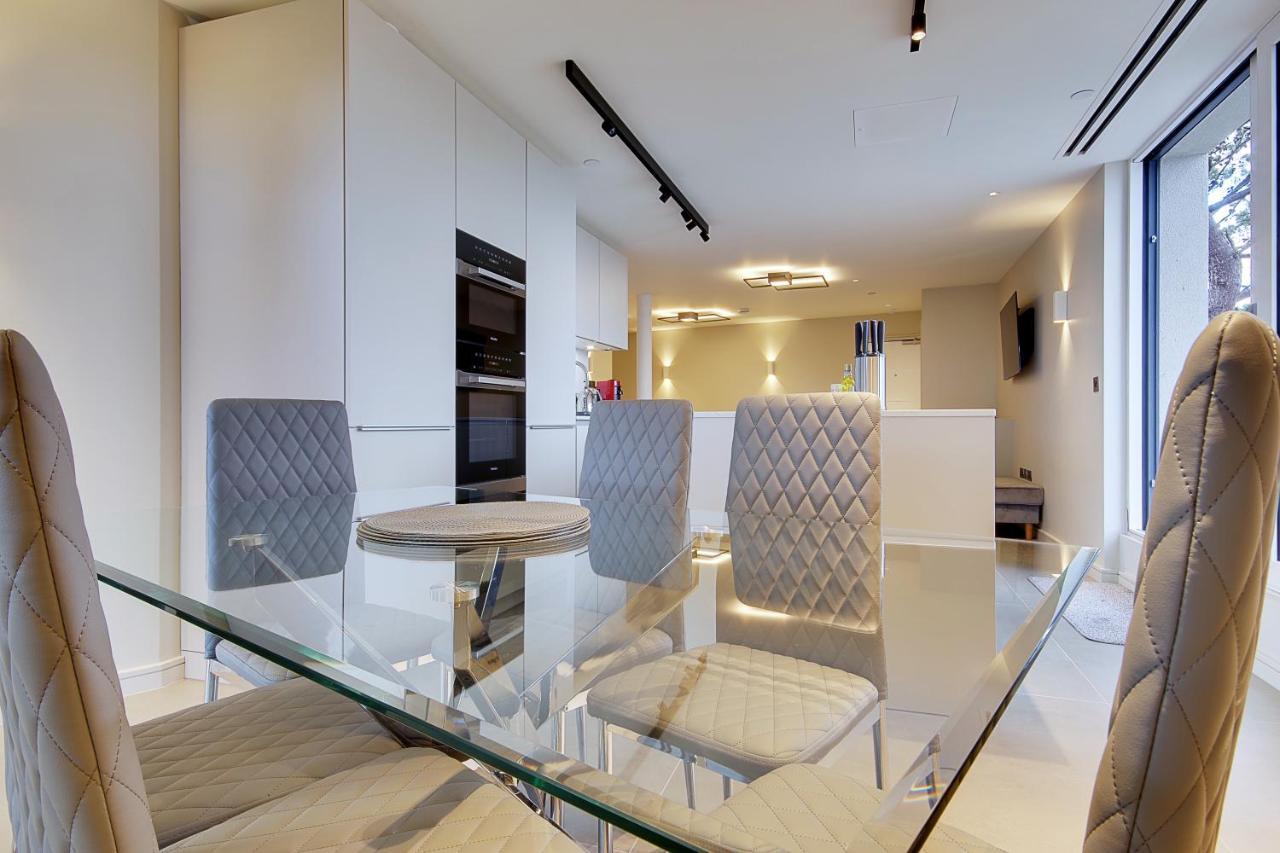 Ferienwohnung Luxury 3 Bed Flat With Large Terrace, Sea Views And Hot Tub Canford Cliffs Exterior foto