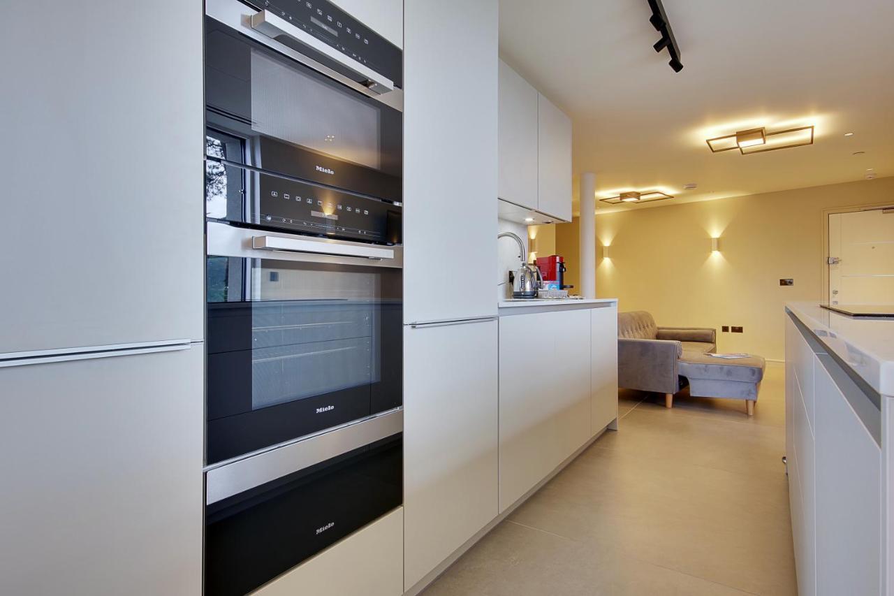 Ferienwohnung Luxury 3 Bed Flat With Large Terrace, Sea Views And Hot Tub Canford Cliffs Exterior foto