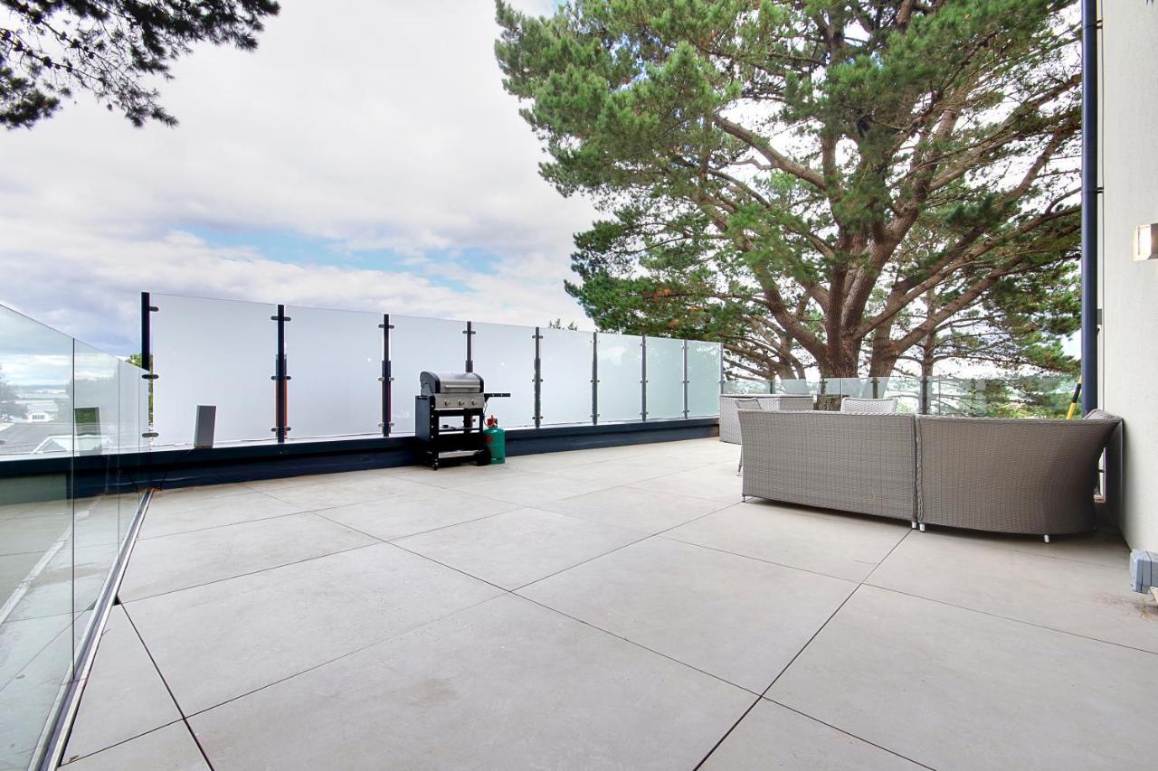Ferienwohnung Luxury 3 Bed Flat With Large Terrace, Sea Views And Hot Tub Canford Cliffs Exterior foto