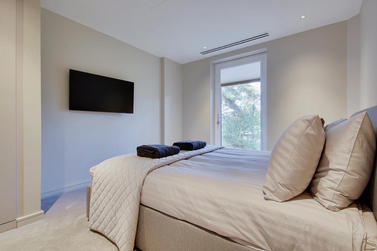 Ferienwohnung Luxury 3 Bed Flat With Large Terrace, Sea Views And Hot Tub Canford Cliffs Exterior foto