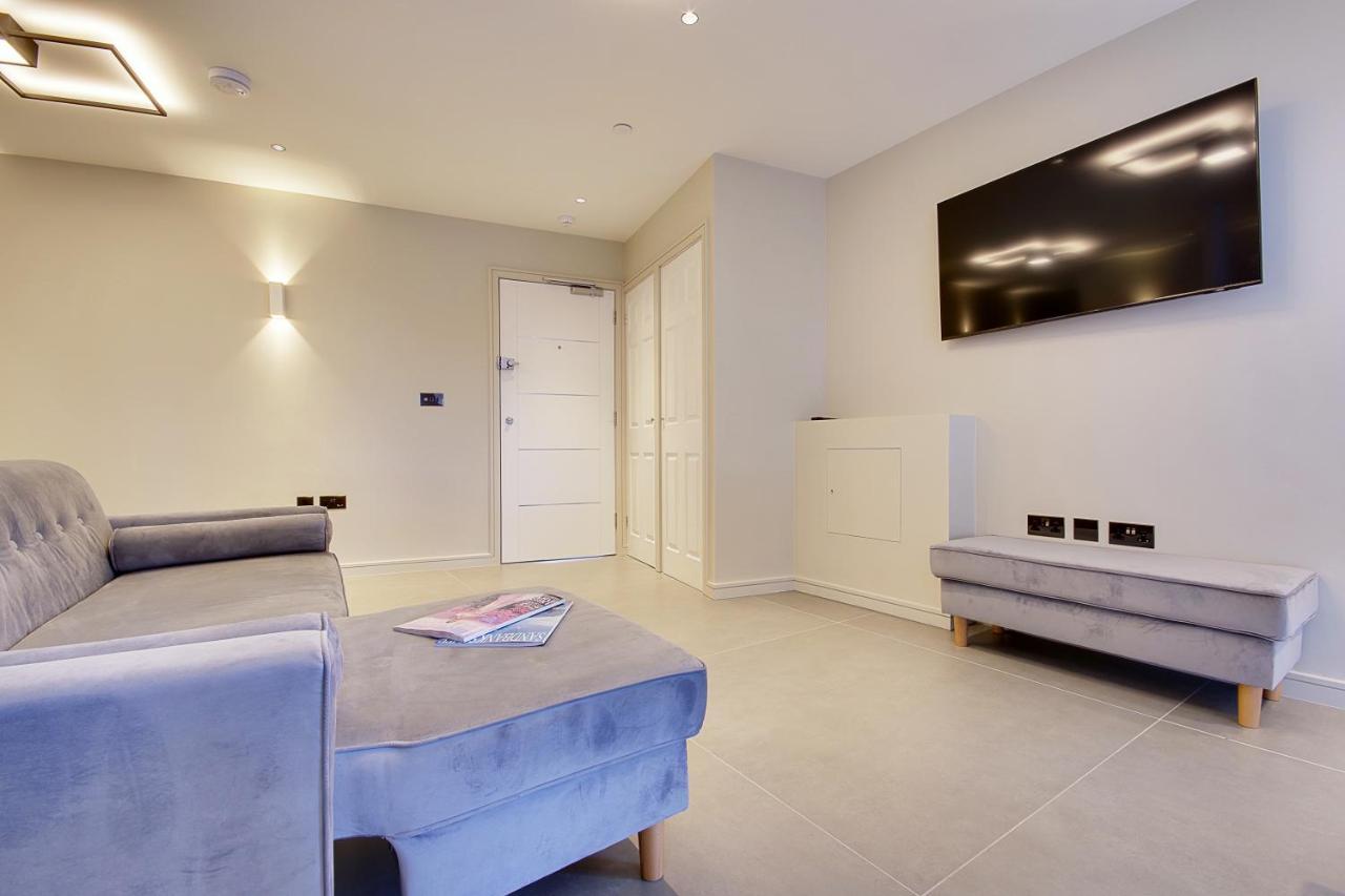 Ferienwohnung Luxury 3 Bed Flat With Large Terrace, Sea Views And Hot Tub Canford Cliffs Exterior foto