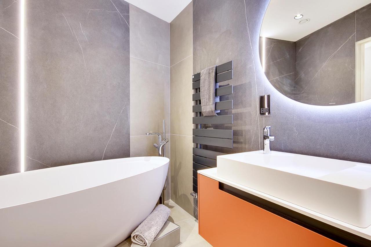 Ferienwohnung Luxury 3 Bed Flat With Large Terrace, Sea Views And Hot Tub Canford Cliffs Exterior foto