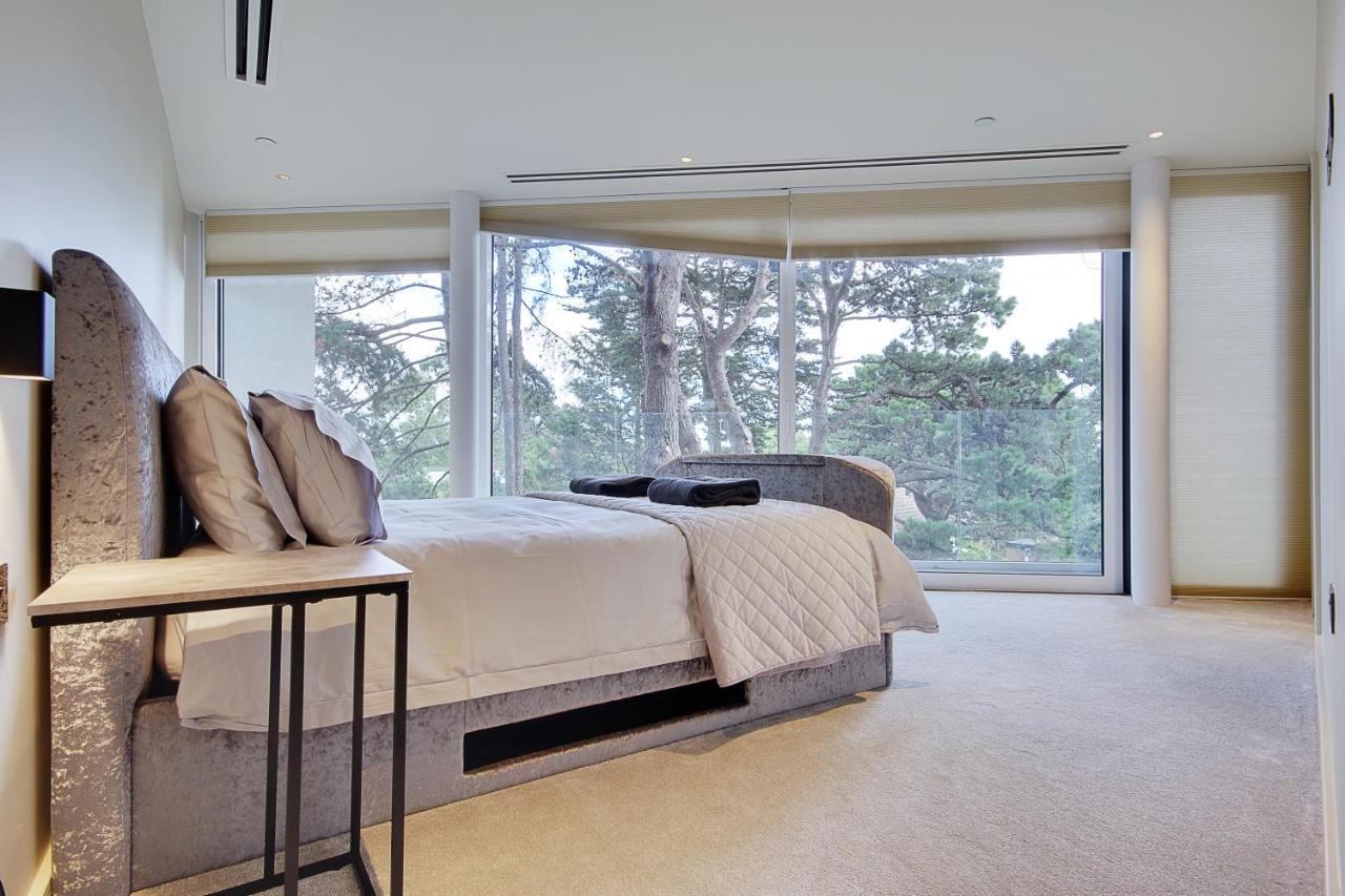 Ferienwohnung Luxury 3 Bed Flat With Large Terrace, Sea Views And Hot Tub Canford Cliffs Exterior foto